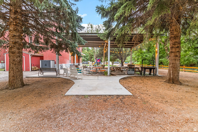 21 North Main Street Kingston, UT 84743 - Photo 18 of 107 View of property's community with a patio area