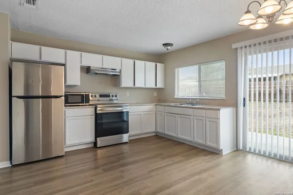 $1,450 | 8219 Glen Lark, San Antonio, TX 78239