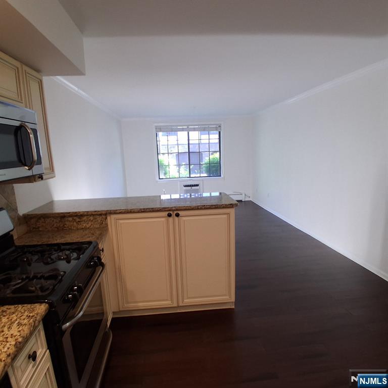 2014 Hawthorne Lane Mahwah, NJ 07430 - Photo 3 of 12