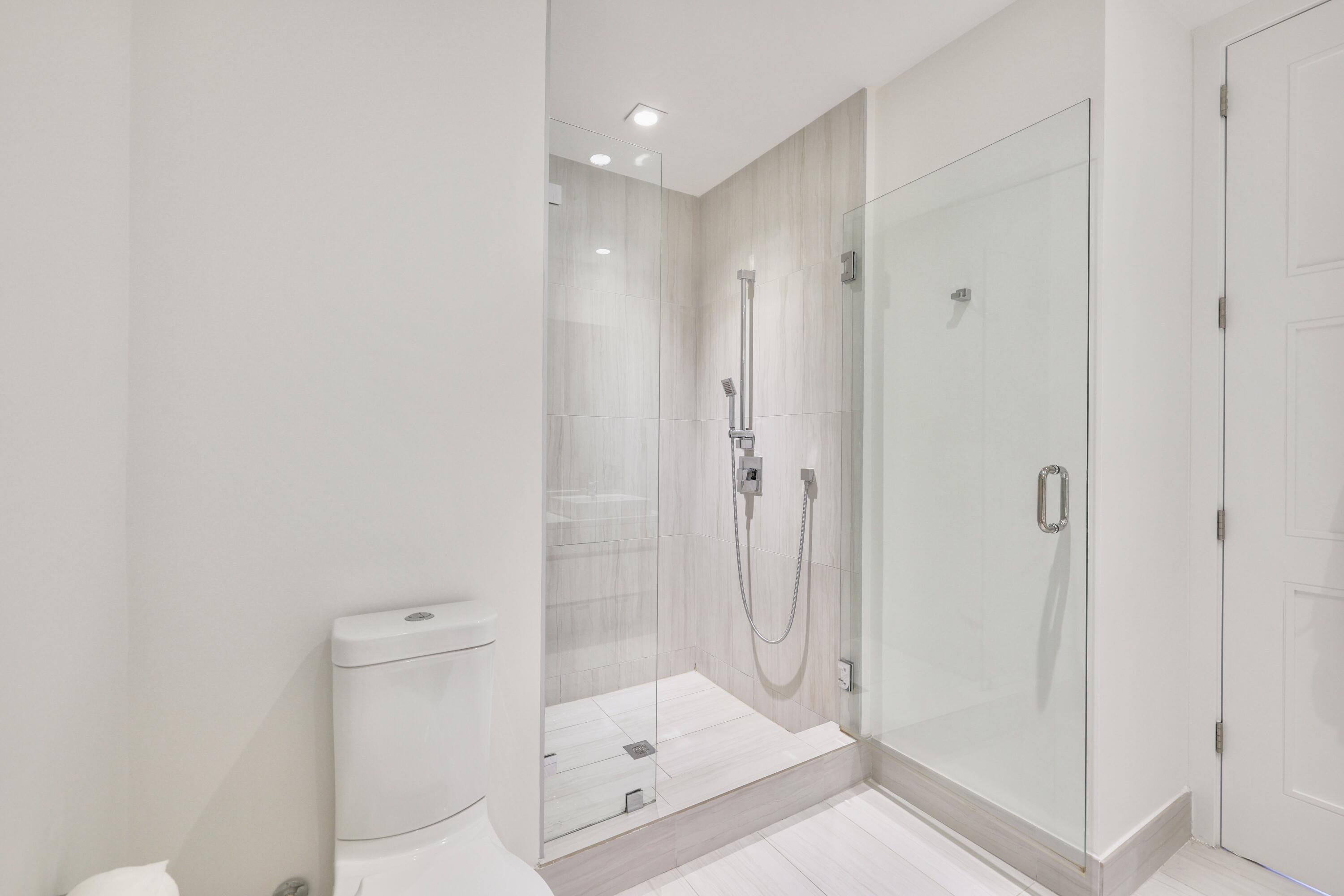 155 East Boca Raton Road, Unit 413 Boca Raton, FL 33432 - Photo 15 of 28 Primery Bath