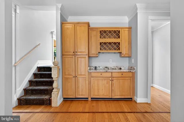 a view of livingroom with furniture