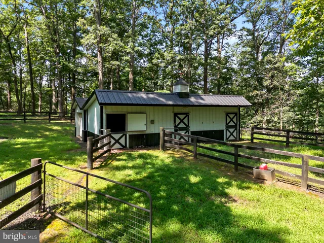 $1,885,000 | 9565 Briar Lane, Delaplane, VA 20144