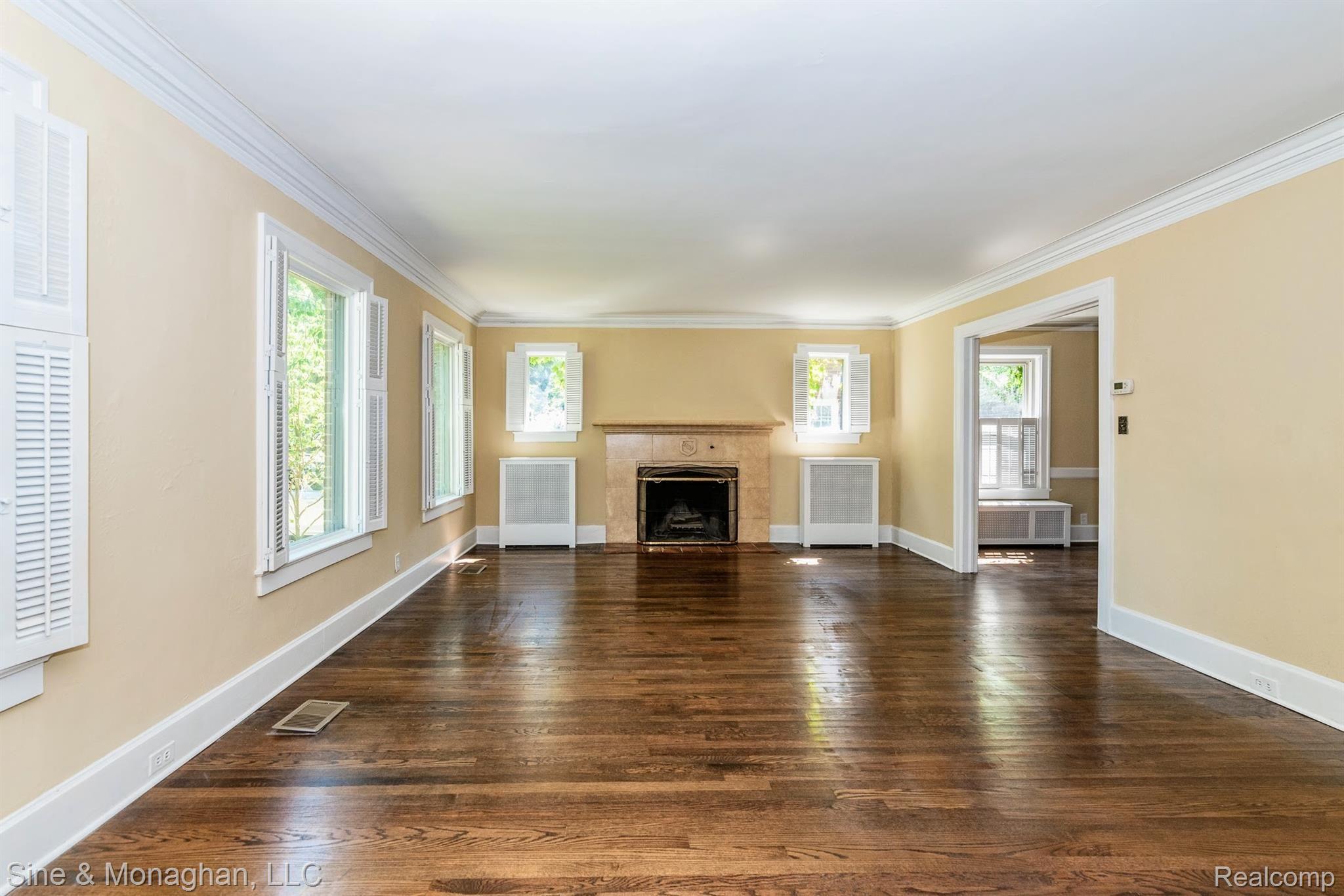 77 Moross Road Grosse Pointe, MI 48236 - Photo 4 of 28 DSC_4236.jpg