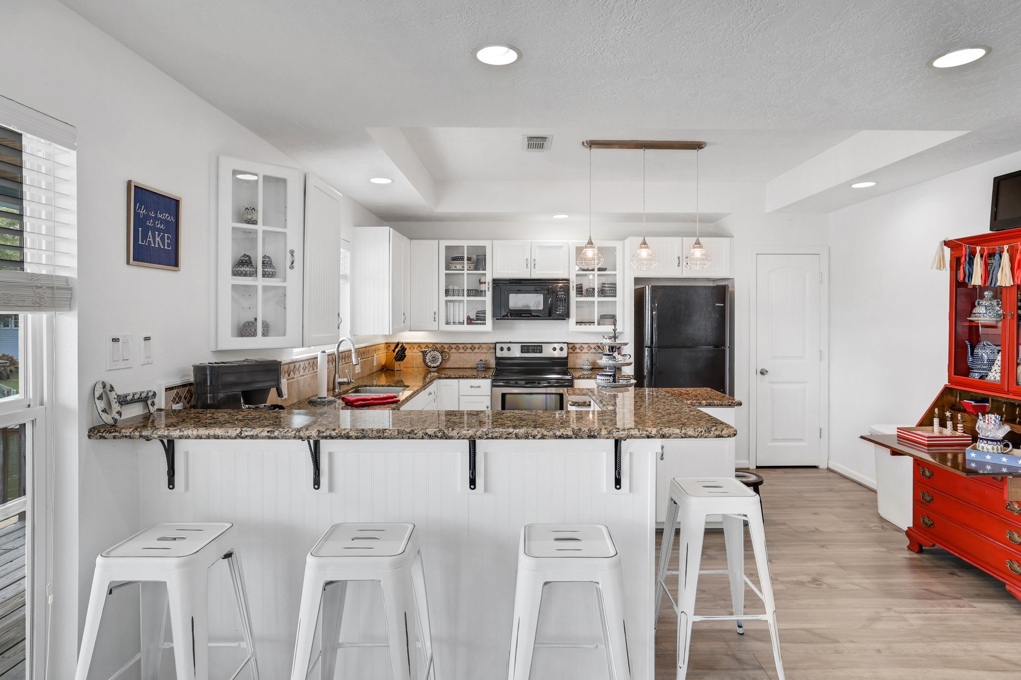 331 Holiday Lane Coldspring, TX 77331 - Photo 18 of 36 The convenient breakfast bar can be used for extra seating or a buffet serving area when entertaining.