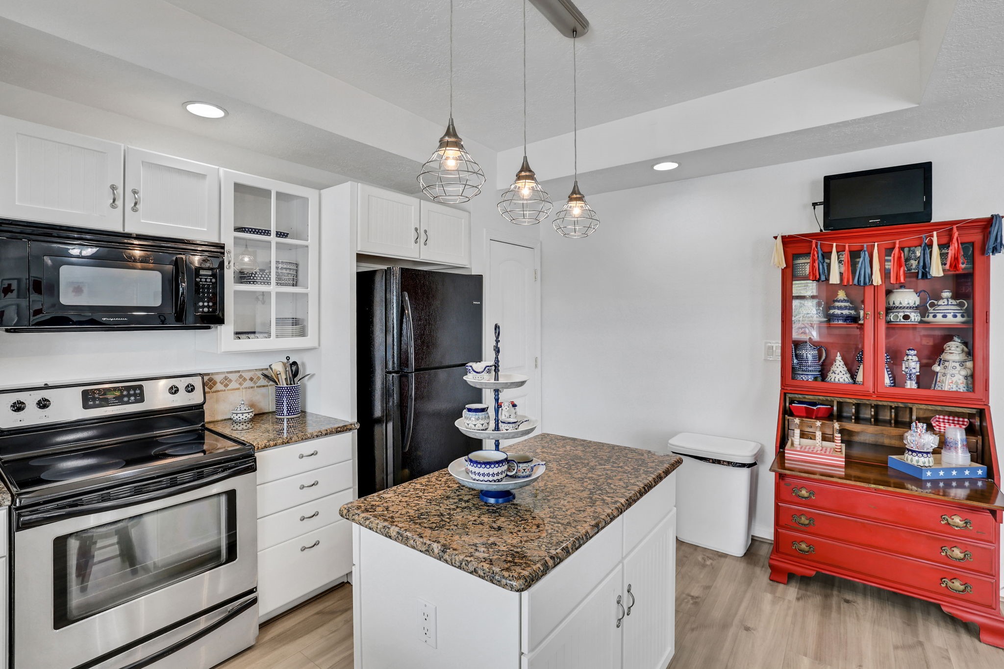 331 Holiday Lane Coldspring, TX 77331 - Photo 20 of 36 This kitchen features an island with a granite counter top offering an extra work space.