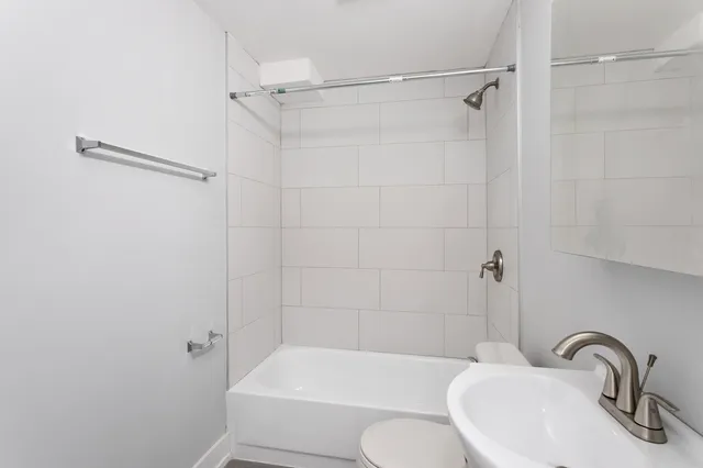 $2,030 | 6026 North Winthrop Avenue, Unit 6G, Chicago, IL 60660