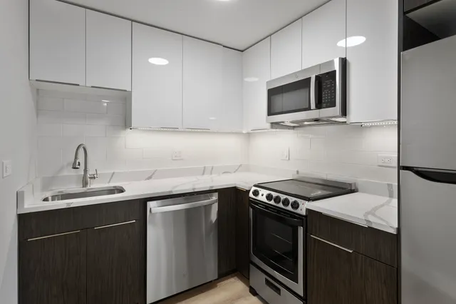 $2,030 | 6026 North Winthrop Avenue, Unit 6G, Chicago, IL 60660