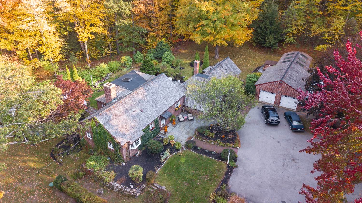 142 North Amherst Road Bedford, NH 03110 - Photo 3 of 40