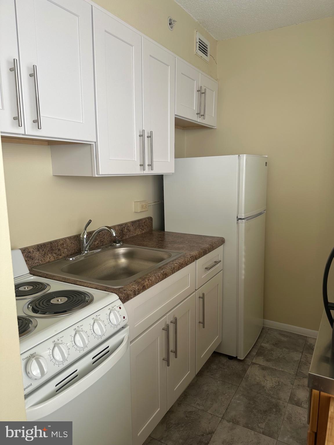 3939 Roland Avenue Baltimore, MD 21211 - Photo 1 of 9 Kitchen