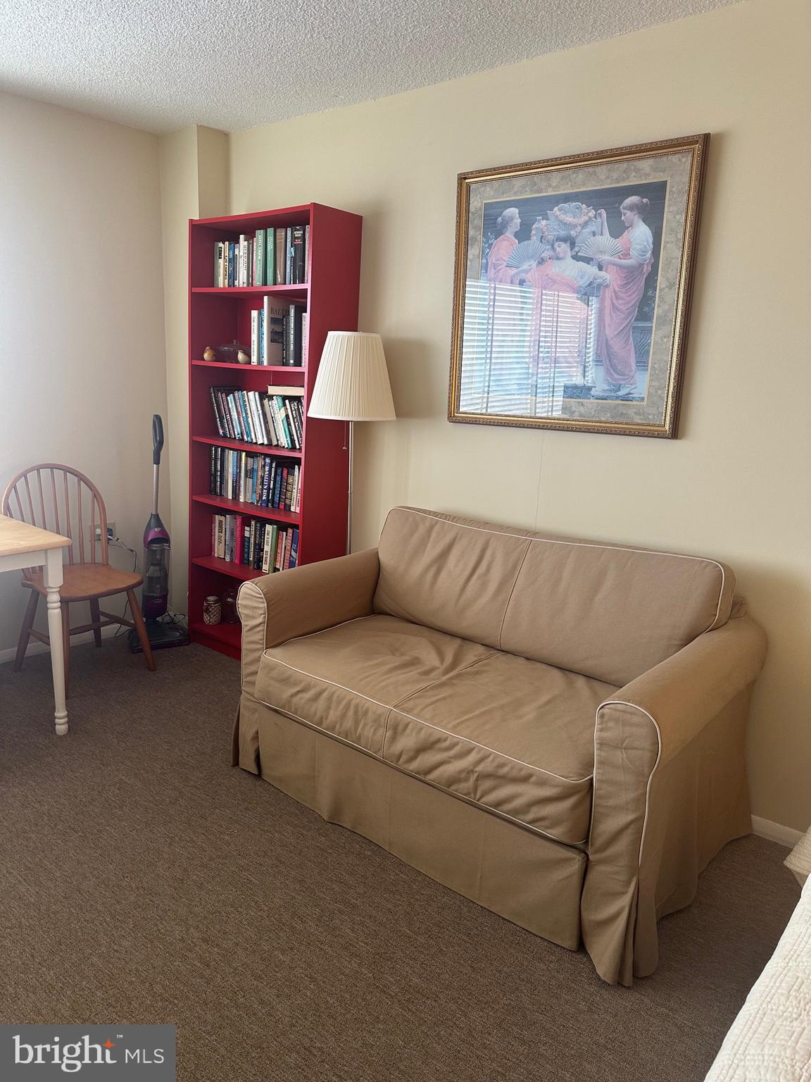 3939 Roland Avenue Baltimore, MD 21211 - Photo 6 of 9 Living Area