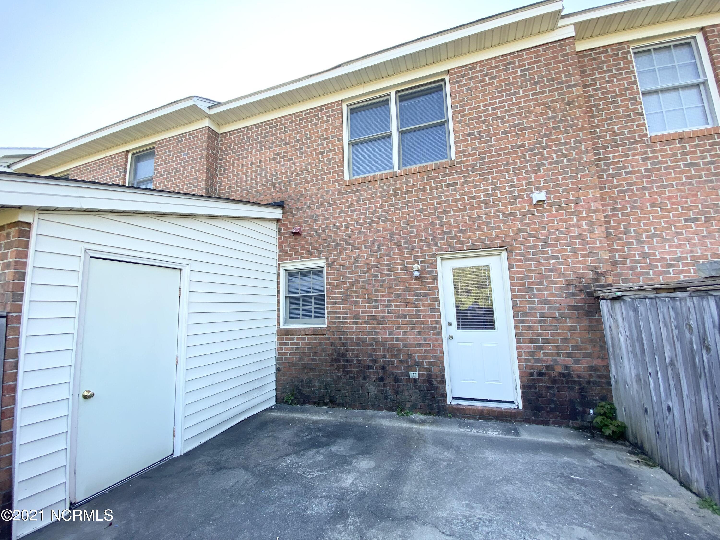 2700 Thackery Road, Unit 42 Greenville, NC 27858 - Photo 16 of 18 Rear view