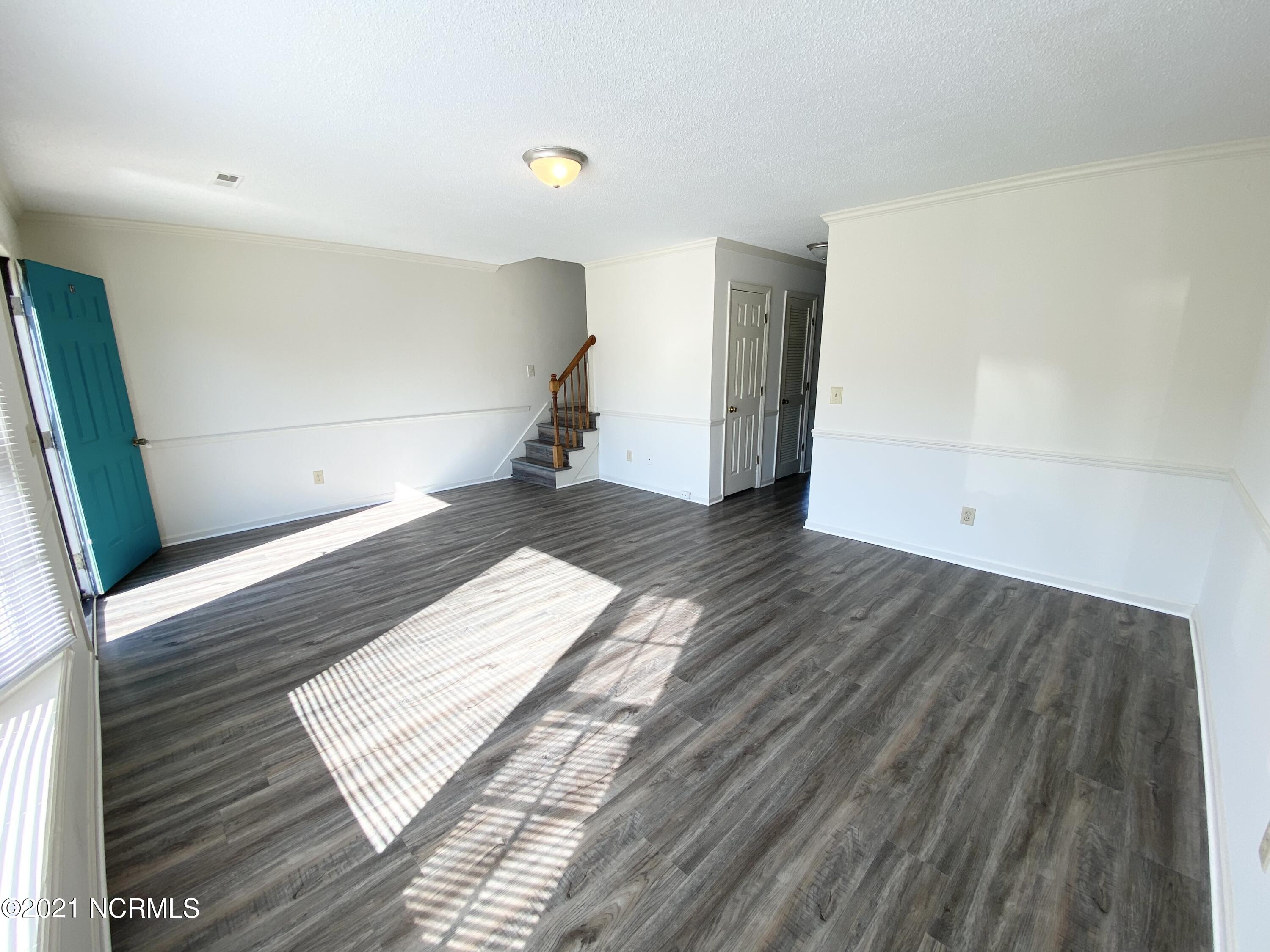 2700 Thackery Road, Unit 42 Greenville, NC 27858 - Photo 2 of 18 Living room