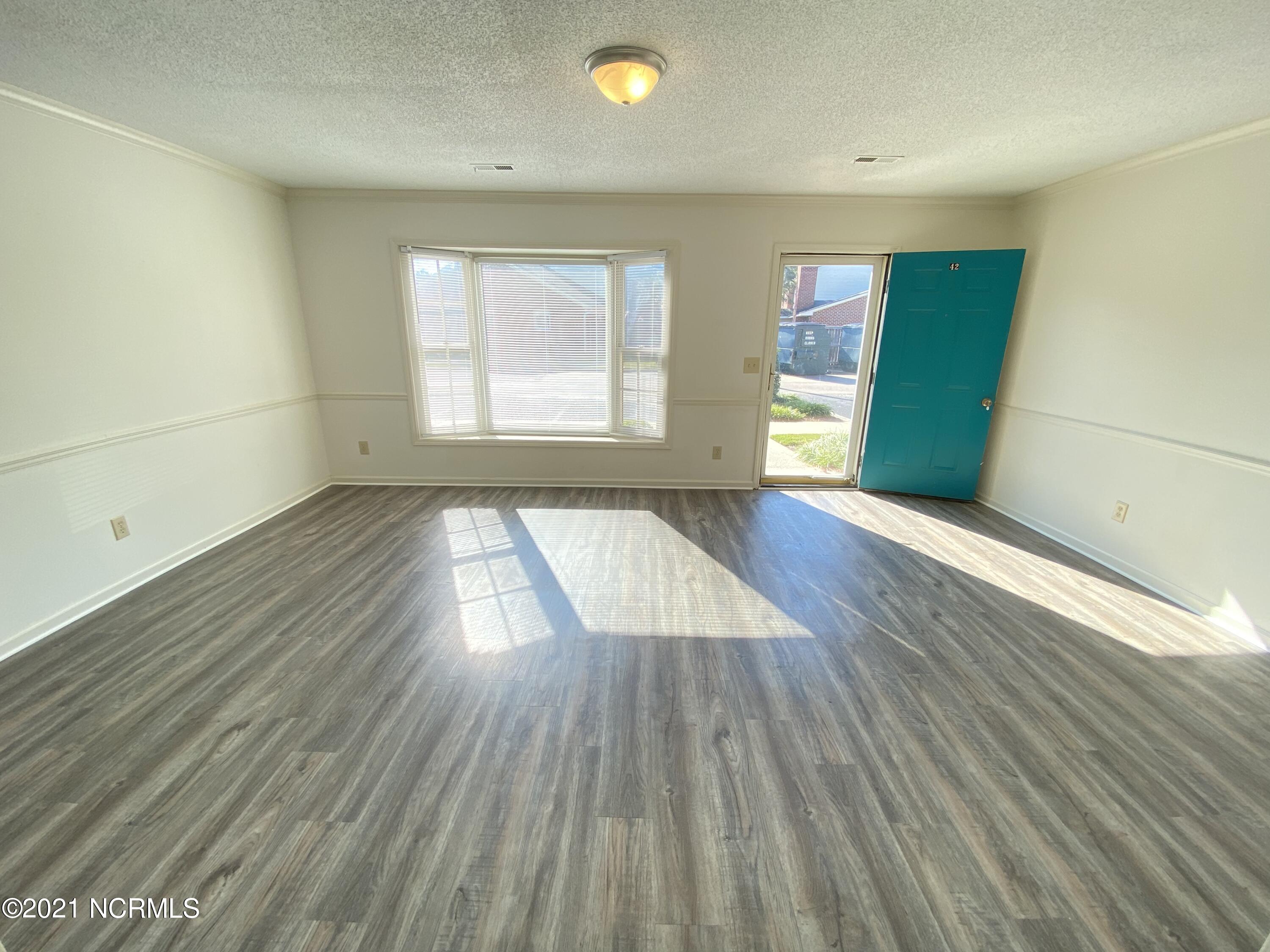 2700 Thackery Road, Unit 42 Greenville, NC 27858 - Photo 3 of 18 C6F77427-14AF-44D4-B708-C51461BE73FA