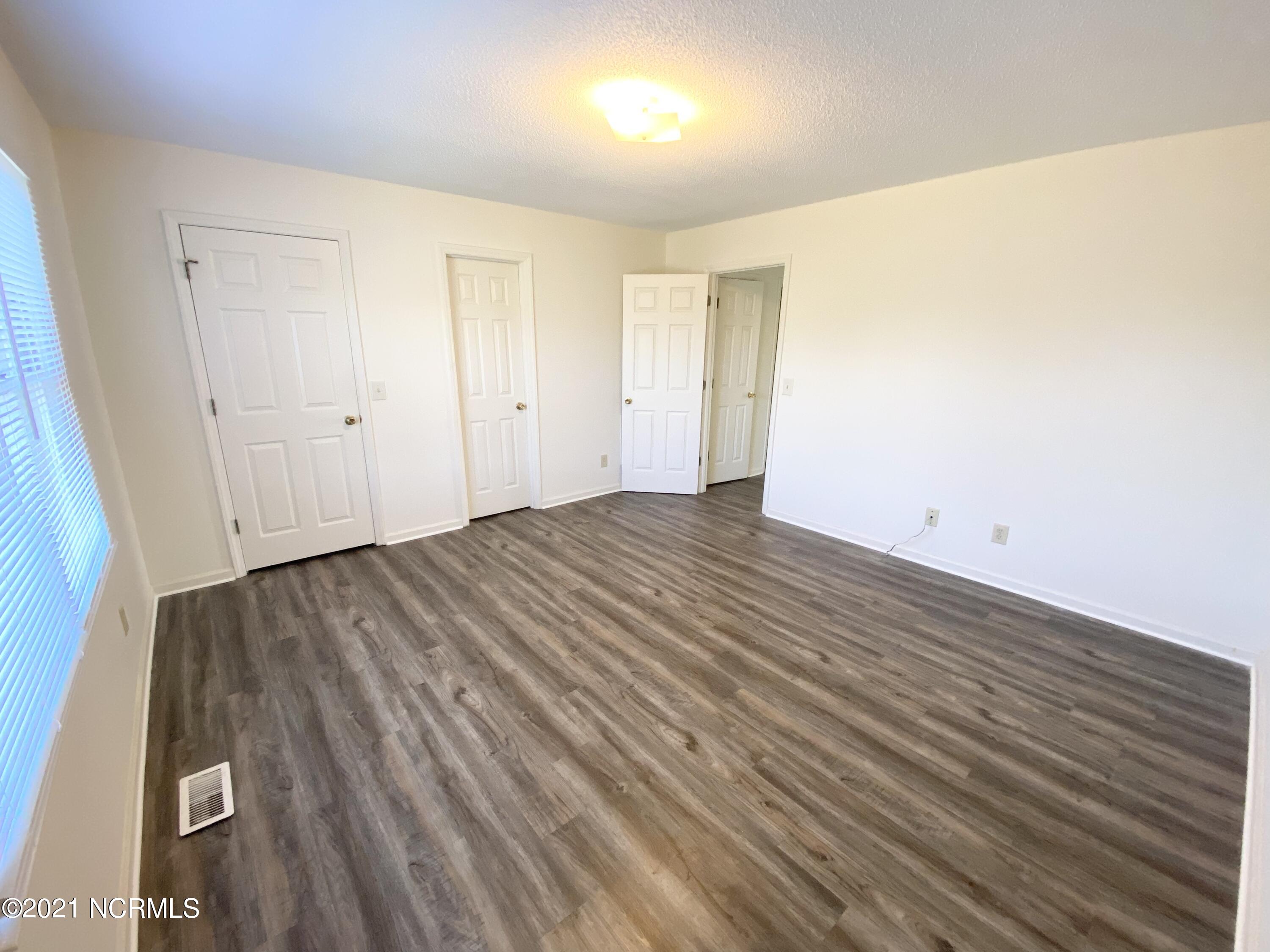 2700 Thackery Road, Unit 42 Greenville, NC 27858 - Photo 6 of 18 Master bedroom