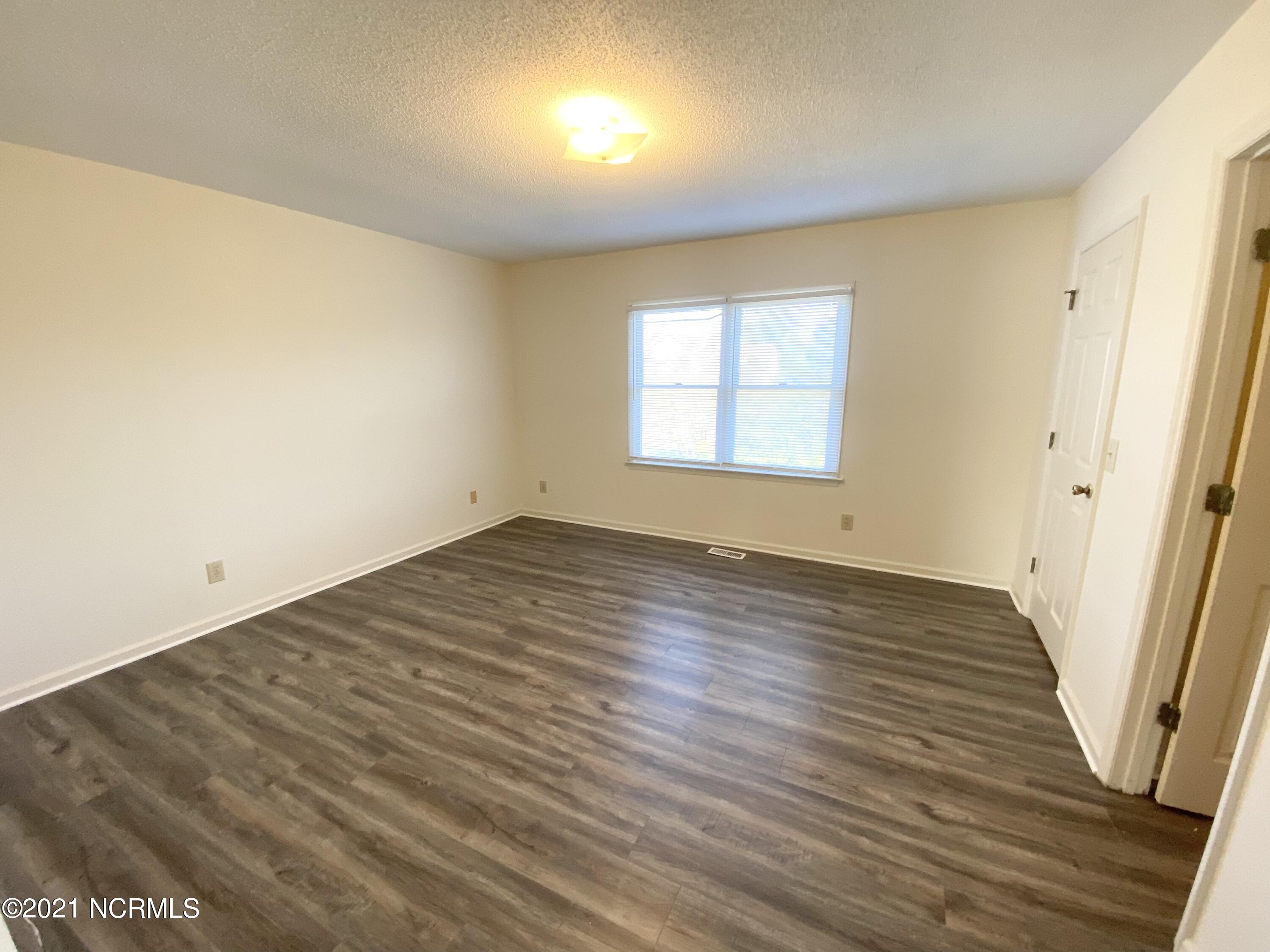 2700 Thackery Road, Unit 42 Greenville, NC 27858 - Photo 7 of 18 Master bedroom