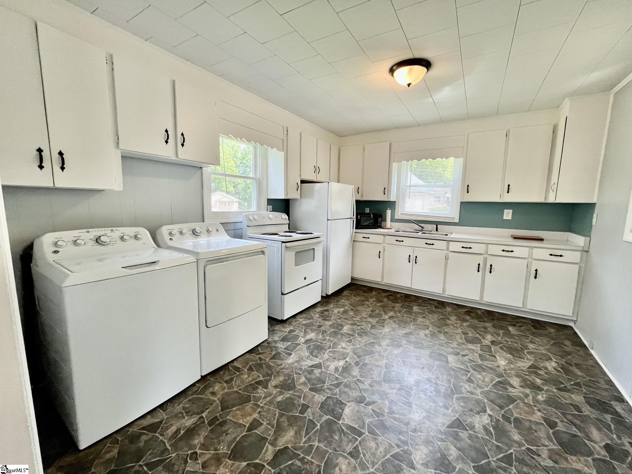 210 Mc Dowell Street Laurens, SC 29360 - Photo 15 of 18