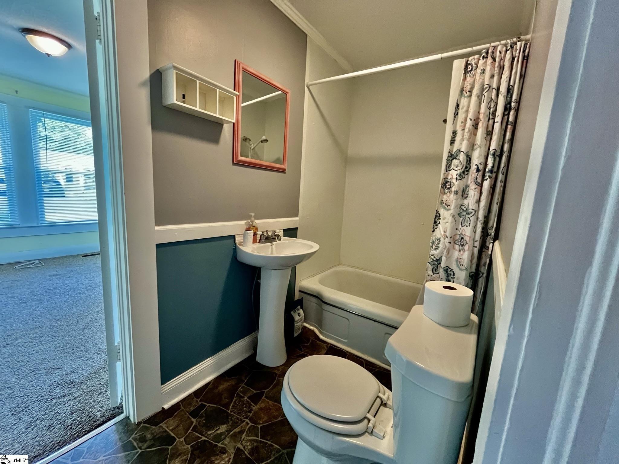 210 Mc Dowell Street Laurens, SC 29360 - Photo 9 of 18