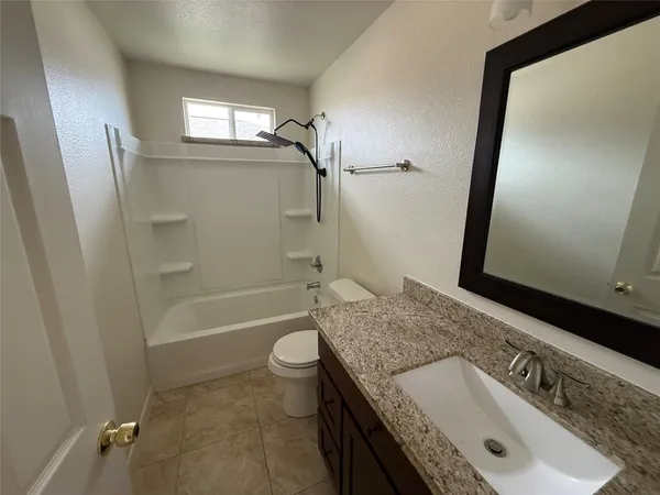 $1,400 | 2724 Avenue D, Unit 4, San Leon, TX 77539