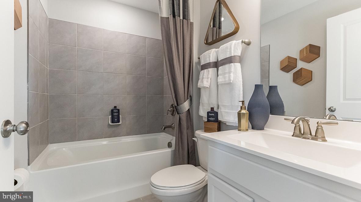 35 Sisters Farmstead Road Mount Laurel, NJ 08054 - Photo 20 of 31 a bathroom with a sink a toilet and a bathtub