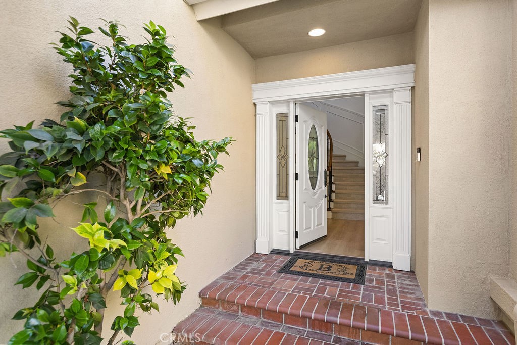 25785 Middle Ridge Lane Laguna Hills, CA 92653 - Photo 4 of 37