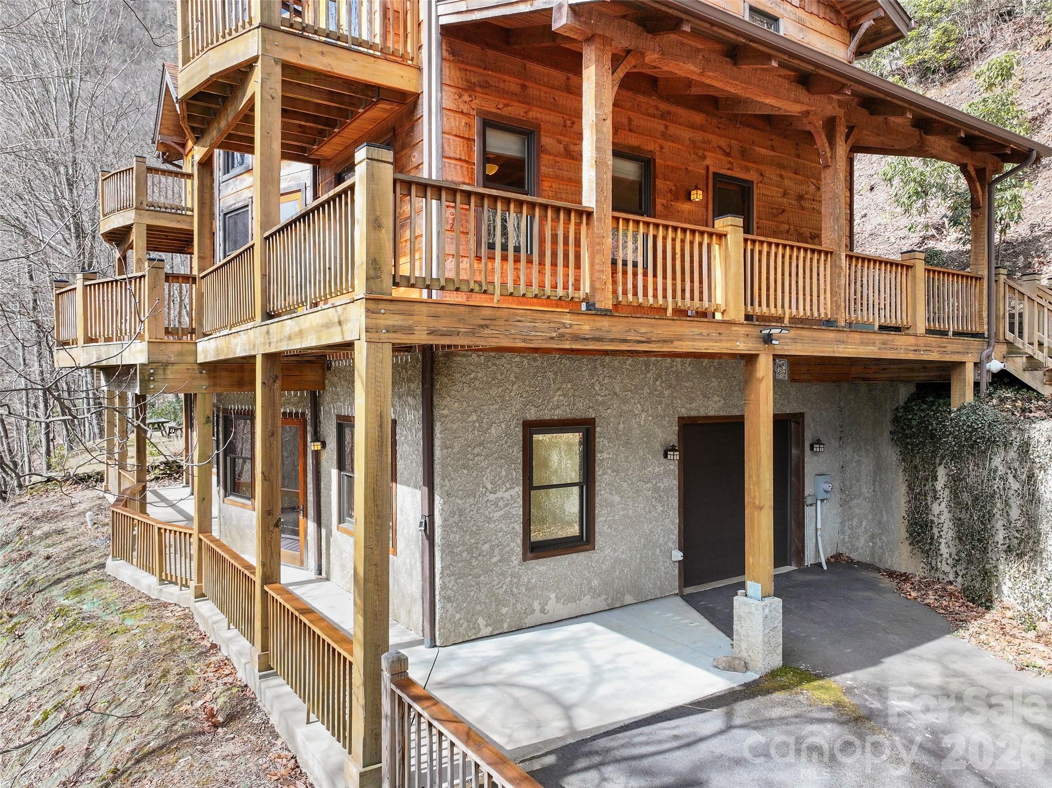 173 Heavenview Point Maggie Valley, NC 28751 - Photo 6 of 47 a front view of a building