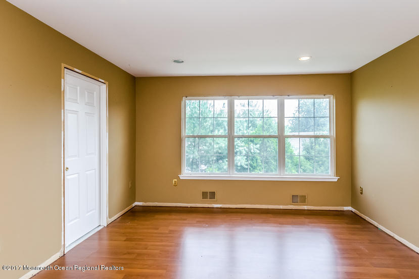12 Duke Pass Colts Neck, NJ 07722 - Photo 16 of 25 016-4585306-small