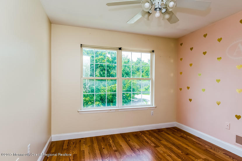 12 Duke Pass Colts Neck, NJ 07722 - Photo 18 of 25 018-4585304-small
