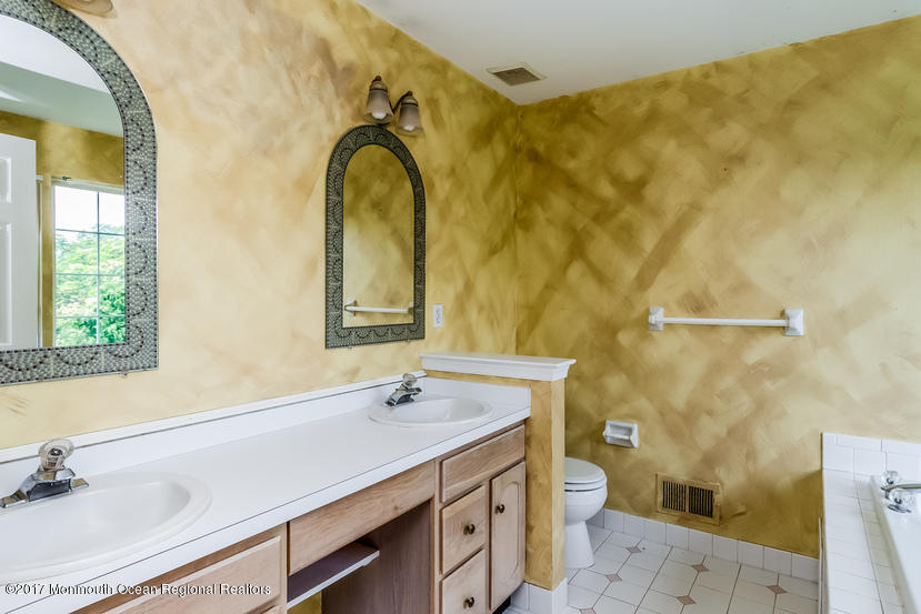 12 Duke Pass Colts Neck, NJ 07722 - Photo 23 of 25 023-4585303-small