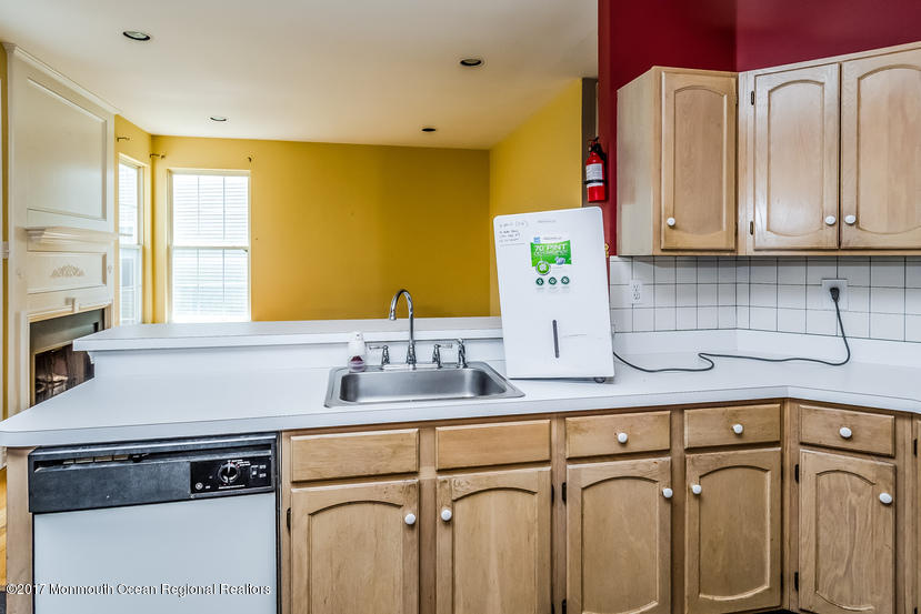 12 Duke Pass Colts Neck, NJ 07722 - Photo 10 of 25 010-4585292-small