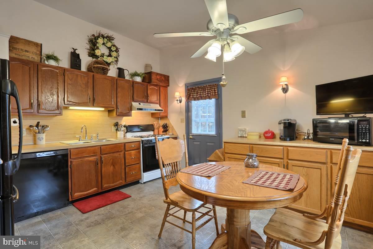 603 South Cedar Street Lititz, PA 17543 - Photo 3 of 25