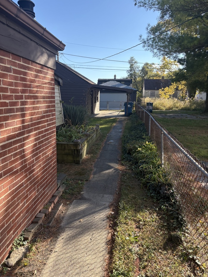 540 East 148th Place Harvey, IL 60426 - Photo 18 of 19 a backyard of a house with lots of green space