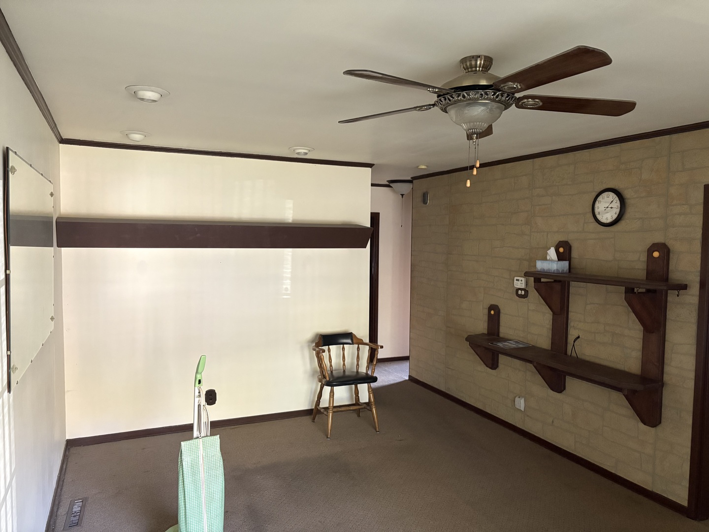 540 East 148th Place Harvey, IL 60426 - Photo 4 of 19 a view of a room with gym equipment