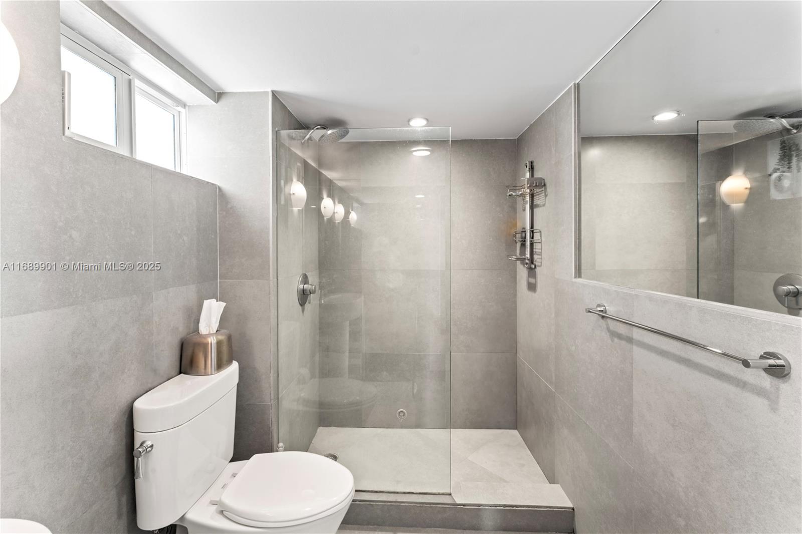 1670 Bay Road, Unit 3E Miami Beach, FL 33139 - Photo 8 of 13 Gallery Image 8
