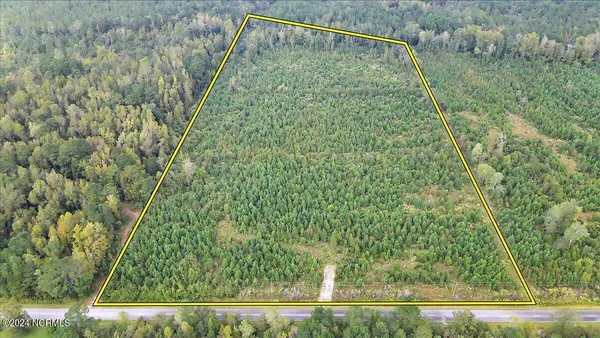 $215,000 | 260 Andermora Road, Maple Hill, NC 28454