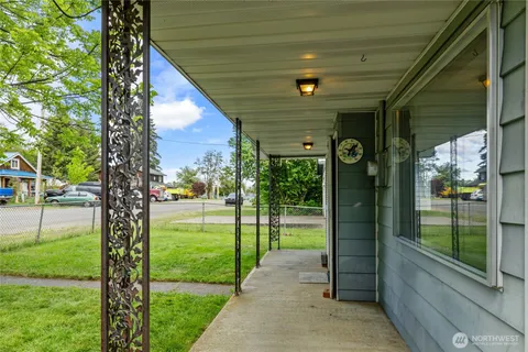 $489,999 | 410 1st Street, Easton, WA 98925