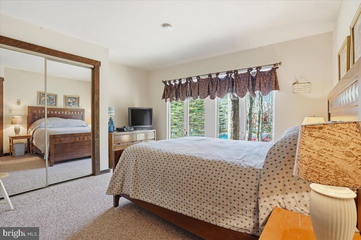 39 Ruffed Grouse Court Lake Harmony, PA 18624 - Photo 19 of 40 Main-level bedroom for added convenience