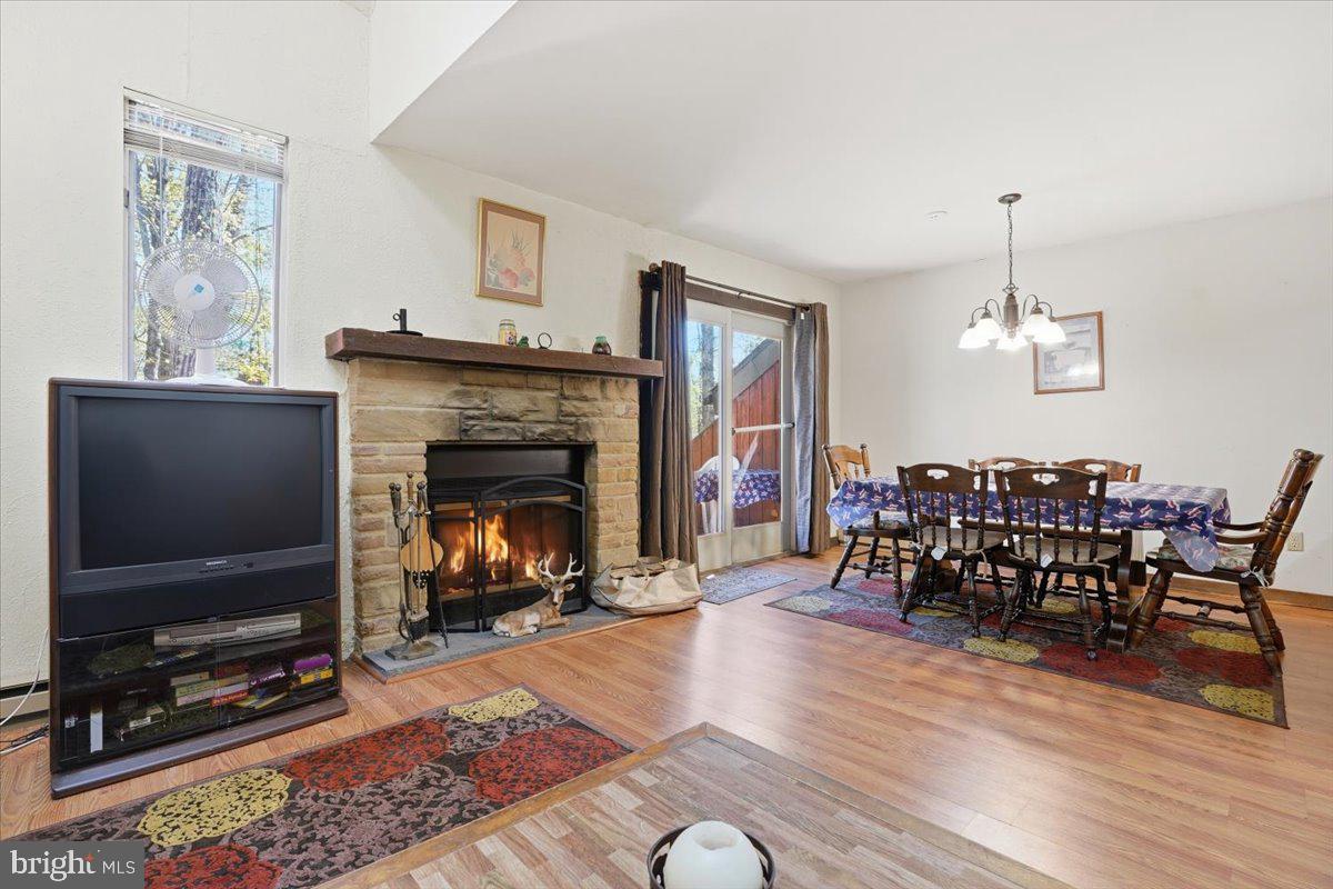 39 Ruffed Grouse Court Lake Harmony, PA 18624 - Photo 10 of 40 Cozy living room with fireplace