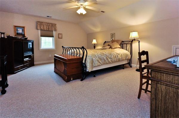 37 Bellingham Road Blackstone, MA 01504 - Photo 17 of 20 Gallery Image 17