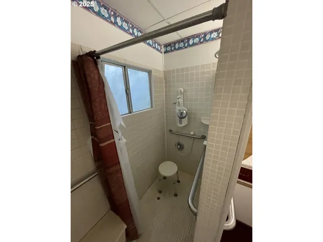 $130,000 | 150 East Main Street, Ione, OR 97843