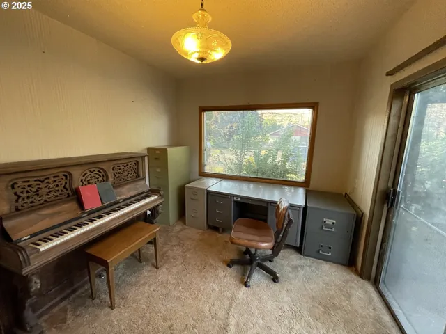 $130,000 | 150 East Main Street, Ione, OR 97843