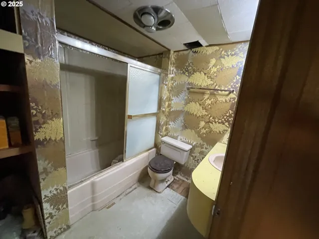 $130,000 | 150 East Main Street, Ione, OR 97843