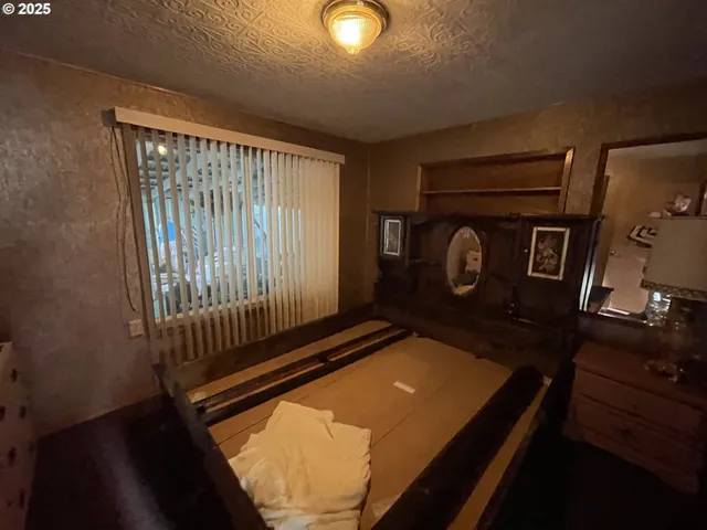 $130,000 | 150 East Main Street, Ione, OR 97843