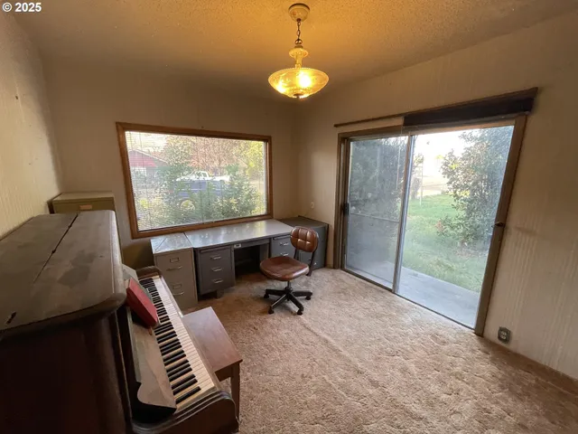 $130,000 | 150 East Main Street, Ione, OR 97843