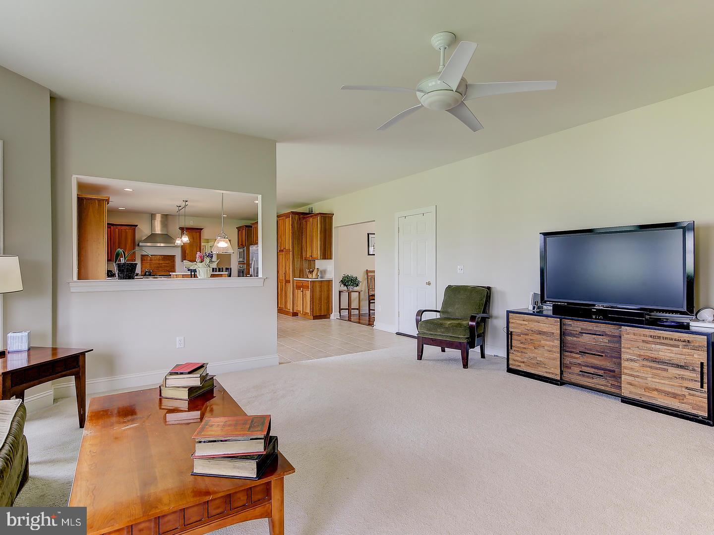 25580 Mt Pleasant Road Columbus, NJ 08022 - Photo 14 of 25 Living Room