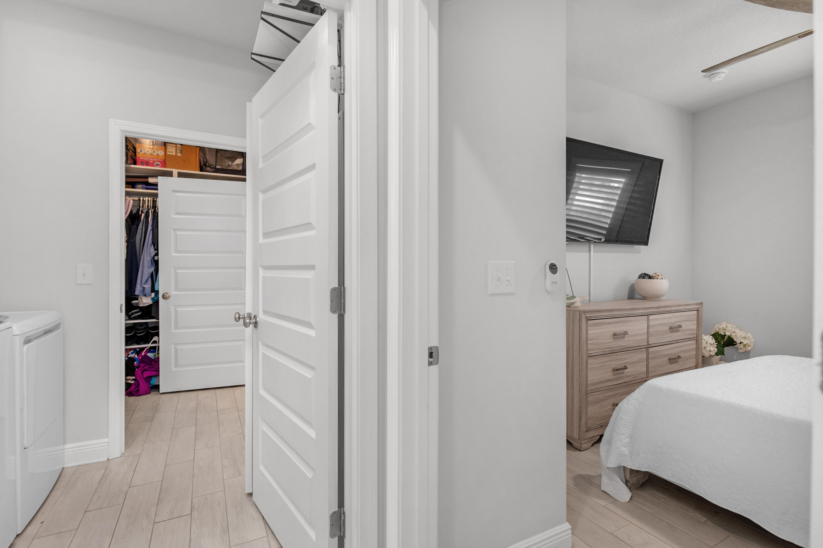 382 Lightning Bug Lane Freeport, FL 32439 - Photo 28 of 33 a view of walk in closet