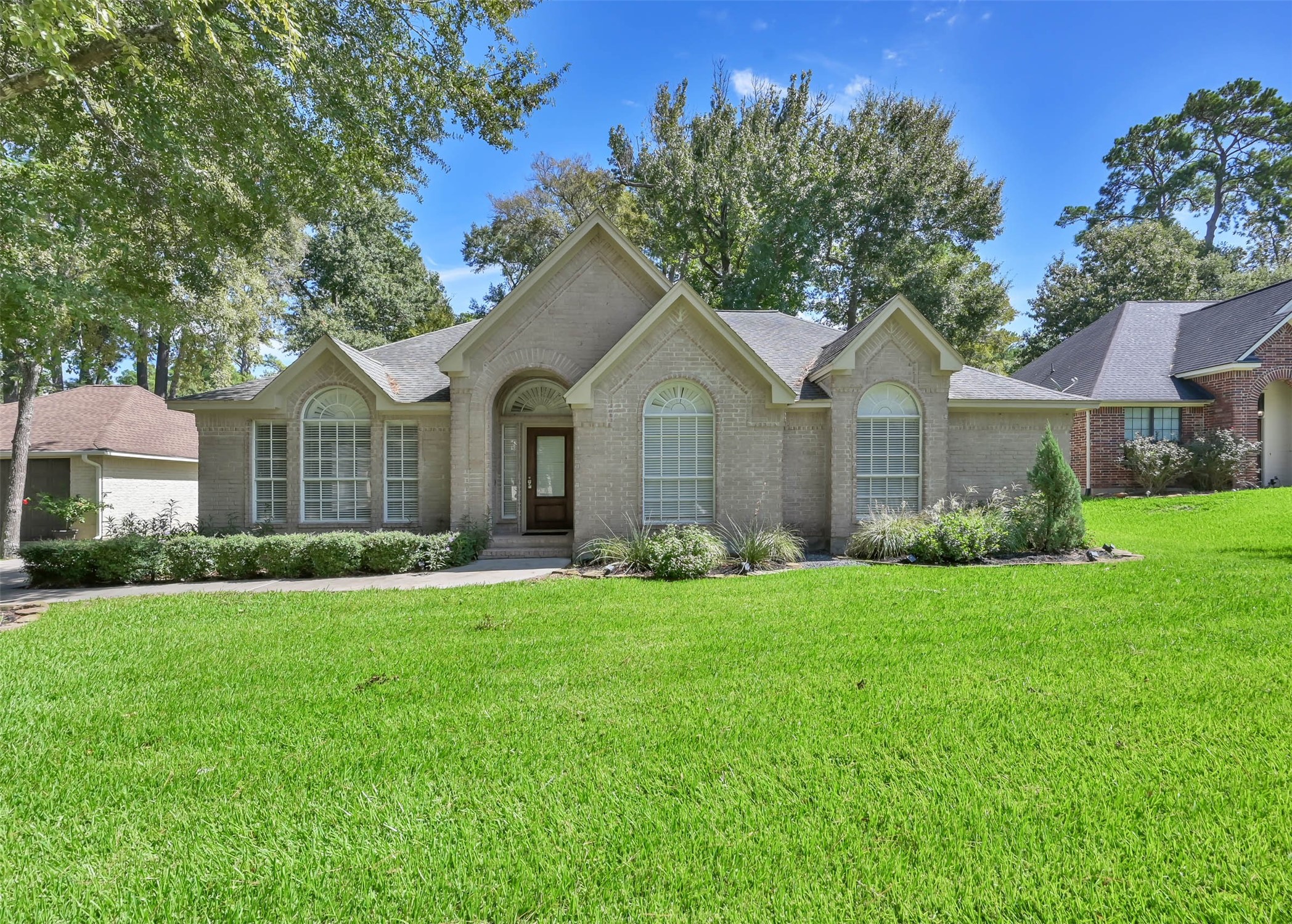 129 Dawns Edge Conroe, TX 77356 - Photo 1 of 38