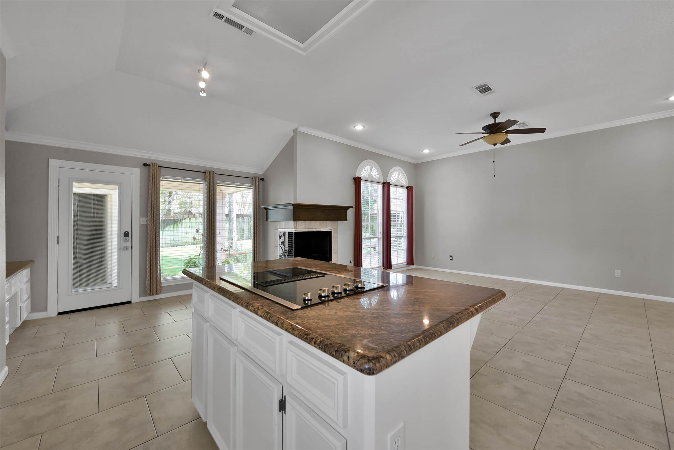 129 Dawns Edge Conroe, TX 77356 - Photo 12 of 38