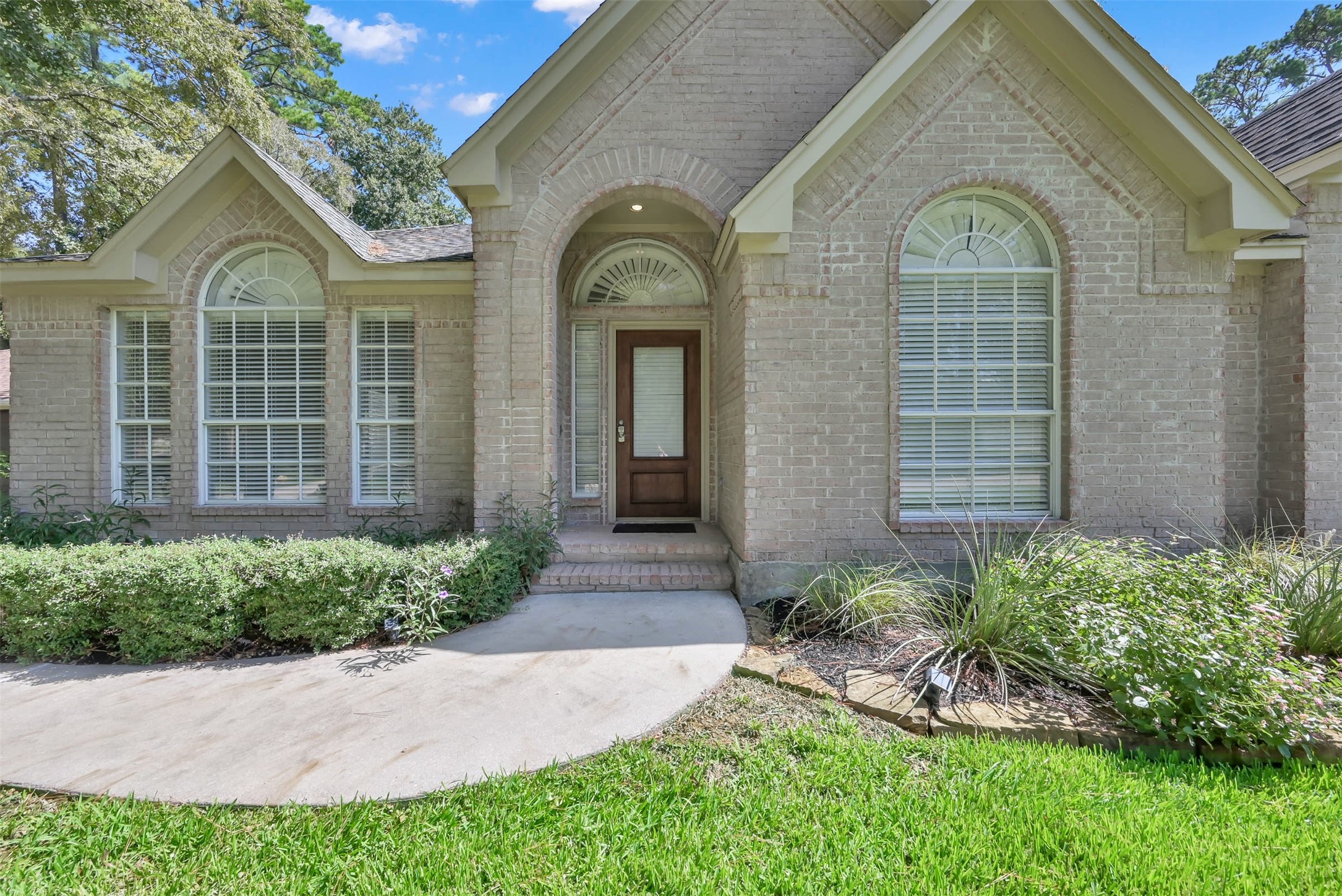 129 Dawns Edge Conroe, TX 77356 - Photo 3 of 38