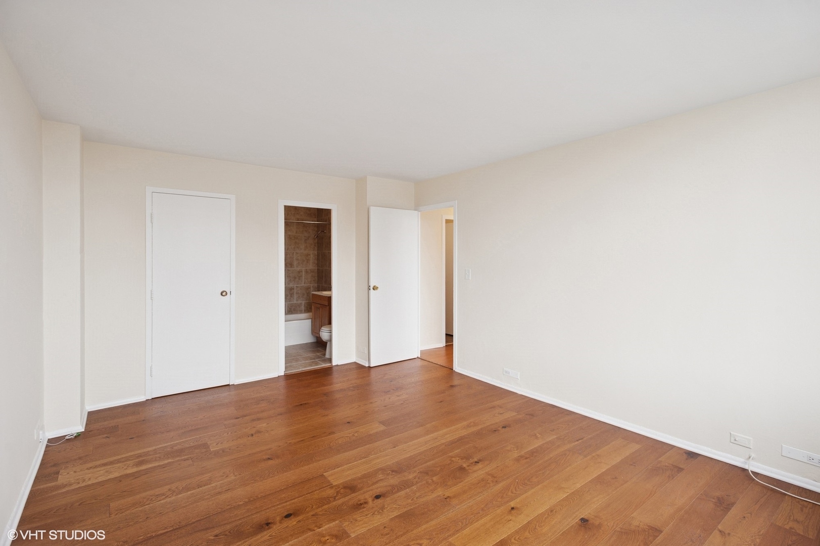 5757 North Sheridan Road, Unit 20J Chicago, IL 60660 - Photo 13 of 20 a view of an empty room with wooden floor