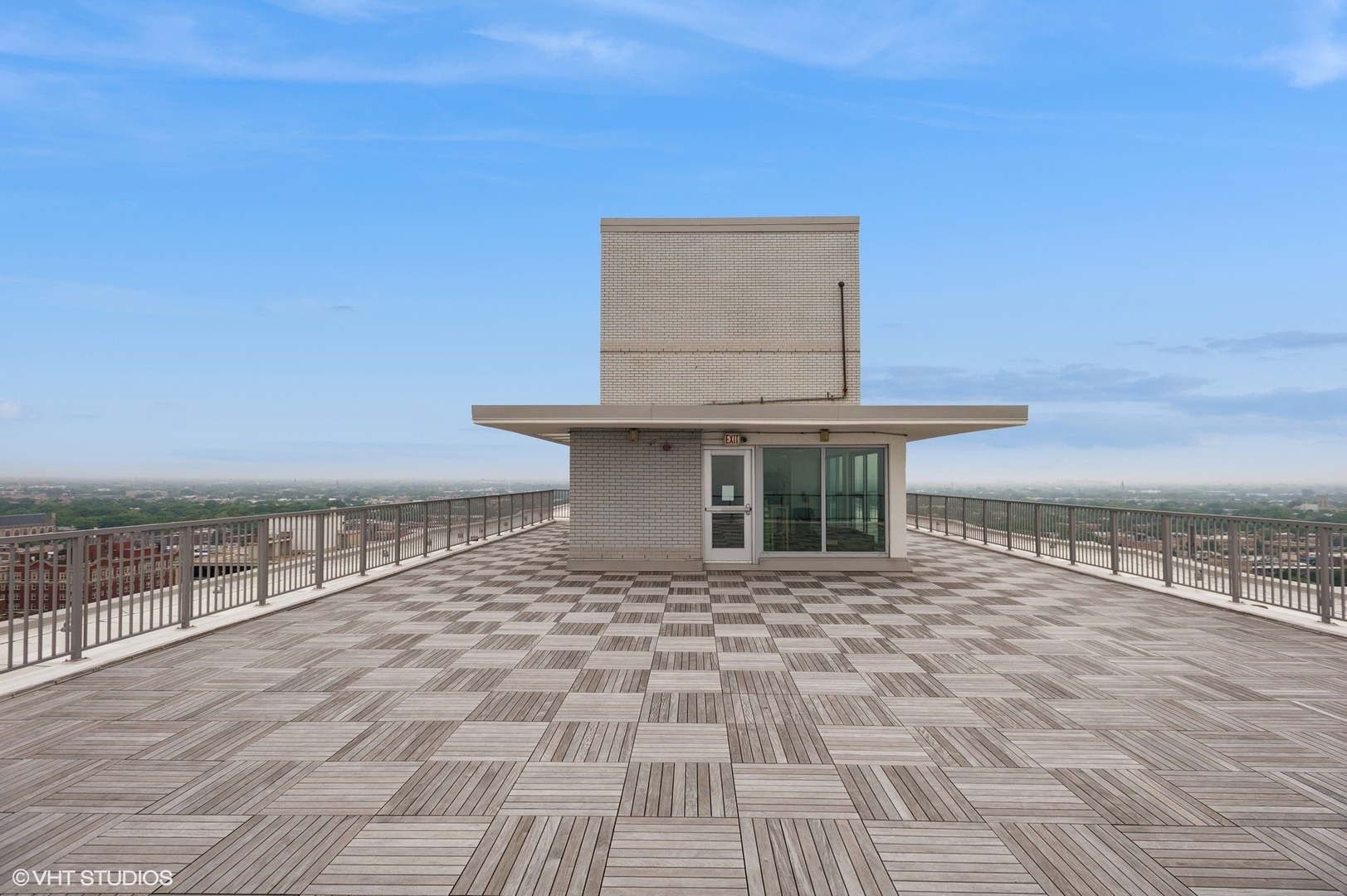 5757 North Sheridan Road, Unit 20J Chicago, IL 60660 - Photo 14 of 20 a view of a terrace with chairs